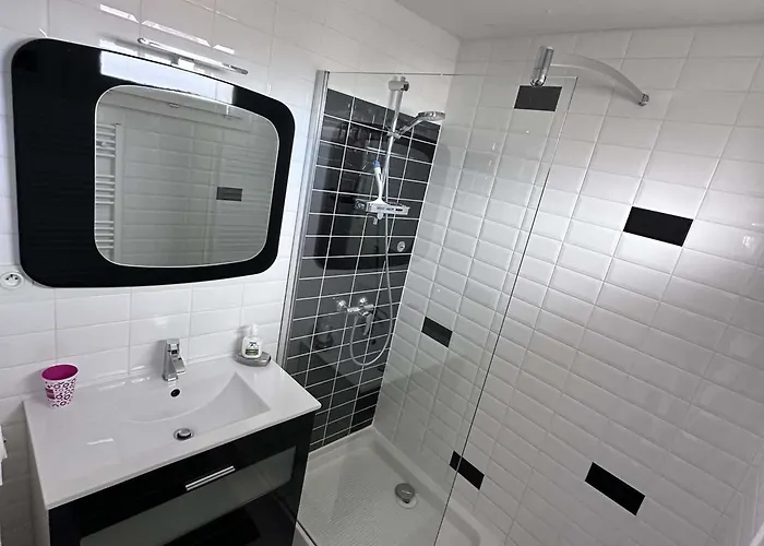 T3 Lumineux Proche Centre - 3 Etoiles, Clim - Fr-1-503-136